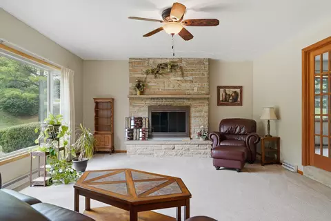 Living - 1952 Larod Dr, Dixon, IL 61021 photo 1 of 5