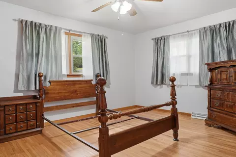 Bedroom - 1952 Larod Dr, Dixon, IL 61021 photo 4 of 5