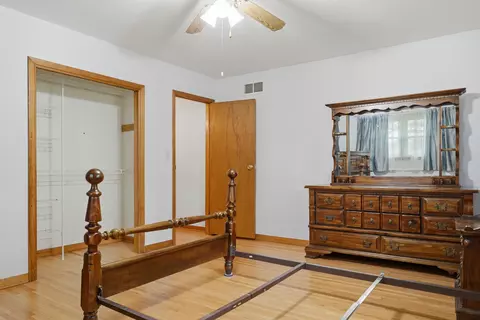 Bedroom - 1952 Larod Dr, Dixon, IL 61021 photo 5 of 5
