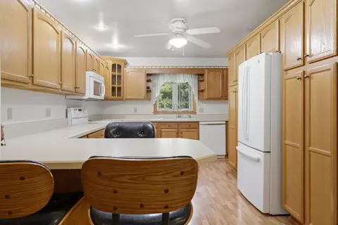 Kitchen - 1952 Larod Dr, Dixon, IL 61021 photo 1 of 4