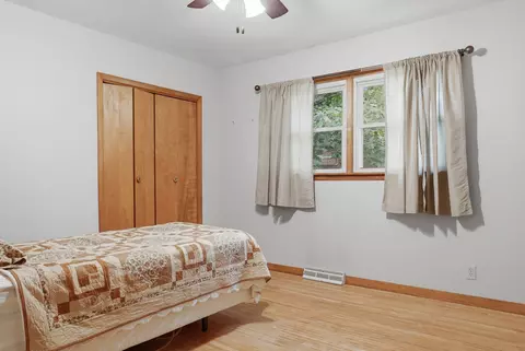 Bedroom - 1952 Larod Dr, Dixon, IL 61021 photo 3 of 5
