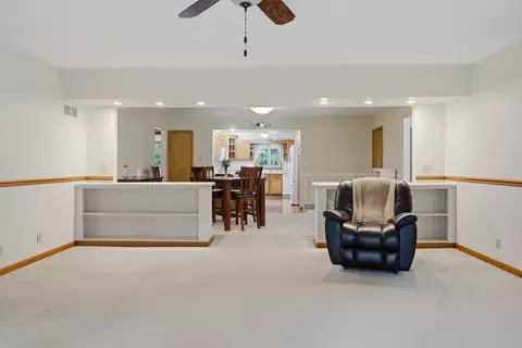 Living - 1952 Larod Dr, Dixon, IL 61021 photo 5 of 5