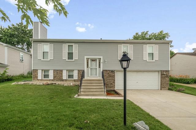 1260 Waterbury Ln, Roselle, IL 60172