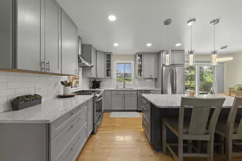 Kitchen - 963 Hyacynth Ln, Bartlett, IL 60103 photo 2 of 4