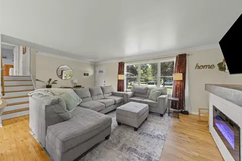 Living - 963 Hyacynth Ln, Bartlett, IL 60103 photo 3 of 3