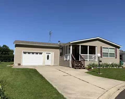 3 Maple Ln, Sandwich, IL 60548