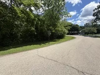 24272 W Bayview Rd, Antioch, IL 60002