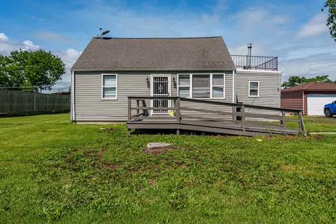 8638 Central Ave, Burbank, IL 60459