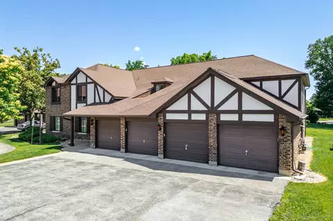 1753 Plymouth Ct #B, Wheaton, IL 60189
