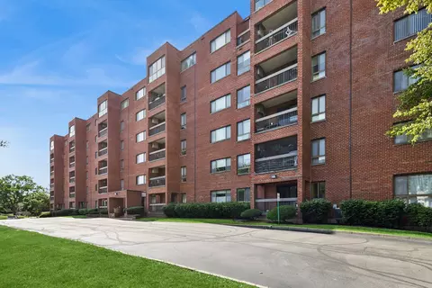 701 Forum Sq #108, Glenview, IL 60025