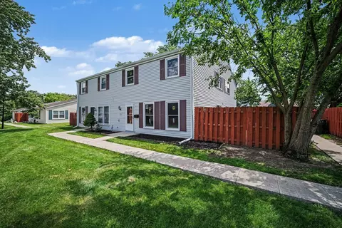 1801 Jamestown Cir, Hoffman Estates, IL 60169