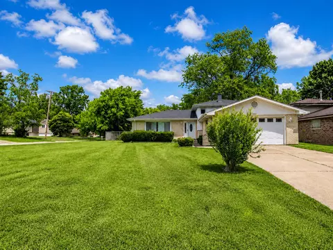 5042 157th St, Oak Forest, IL 60452