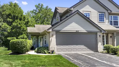 620 Chelsea Ct, Elgin, IL 60123