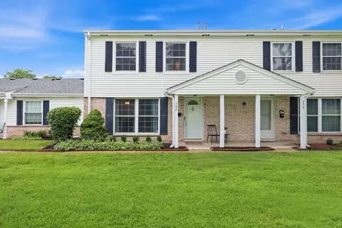 752 Gloucester Dr, Elk Grove Village, IL 60007