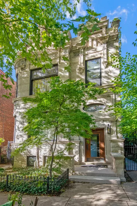 1652 N Leavitt St, Chicago, IL 60647