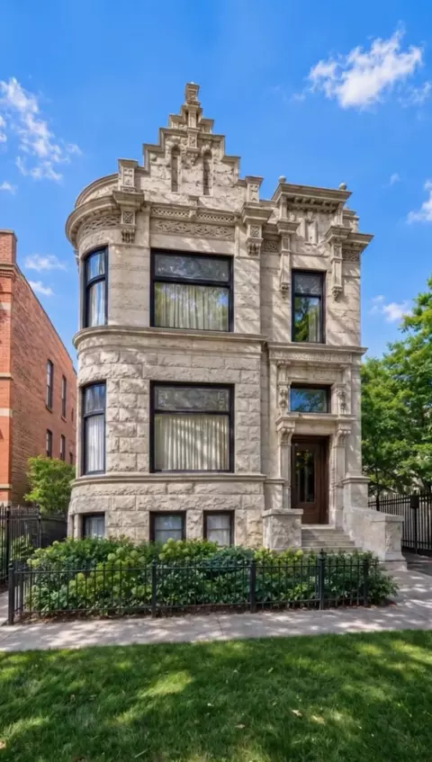 1652 N Leavitt St, Chicago, IL 60647