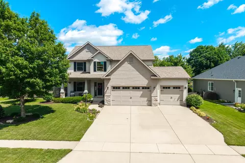 3362 Adele Ln, Bettendorf, IA 52722