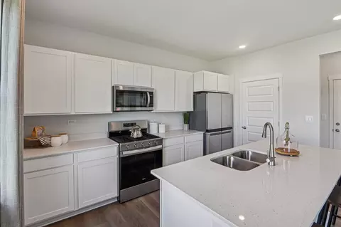 Kitchen - 6717 Applegate Dr, Plainfield, IL 60586 photo 2 of 4