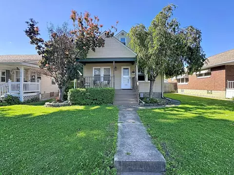 166 16th Ave, East Moline, IL 61244