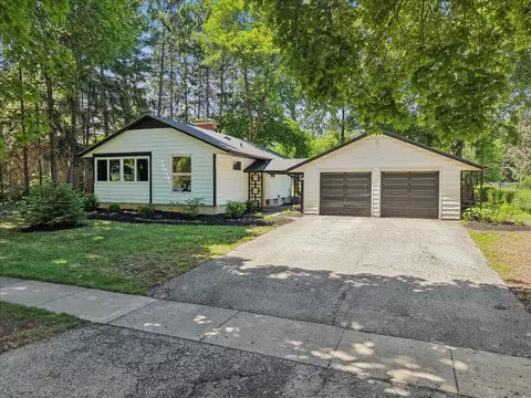 227 Woodland Rd, Libertyville, IL 60048