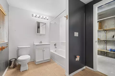Bath - 10116 Lund Ave, Algonquin, IL 60102 photo 3 of 3