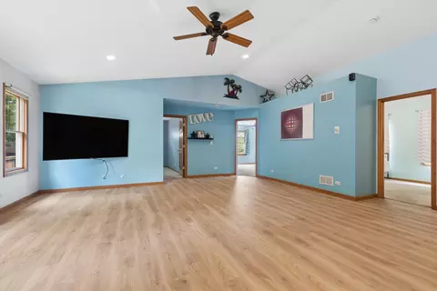 Living - 10116 Lund Ave, Algonquin, IL 60102 photo 1 of 5