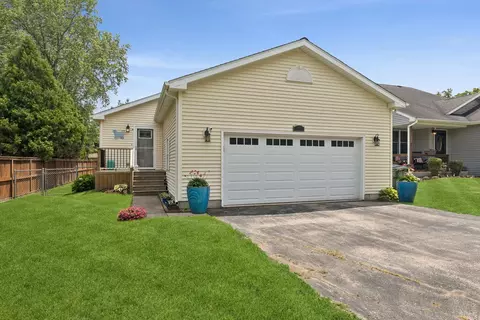 10116 Lund Ave, Algonquin, IL 60102