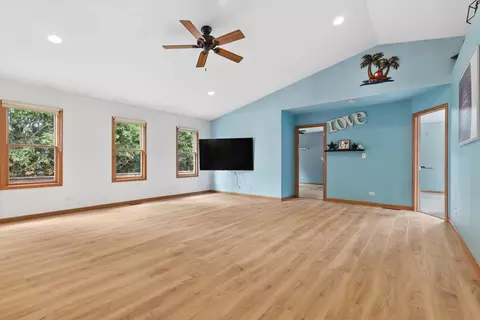 Living - 10116 Lund Ave, Algonquin, IL 60102 photo 2 of 5