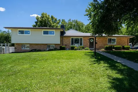 1308 W Kenwick Ln, Peoria, IL 61614