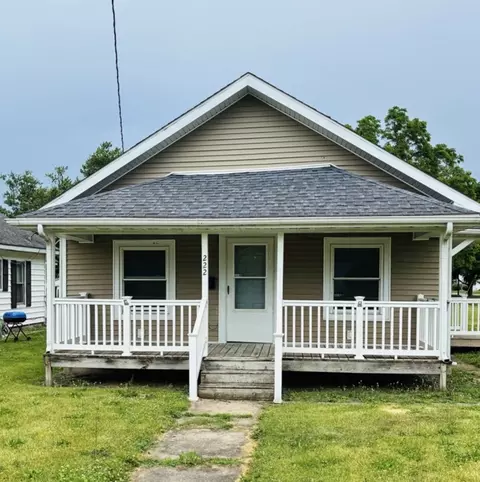 222 E Thompson Ave, Hoopeston, IL 60942