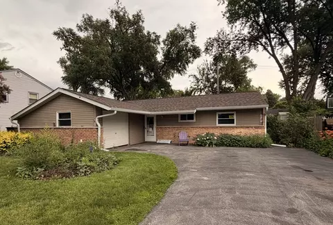 144 N Pinecrest Rd, Bolingbrook, IL 60440