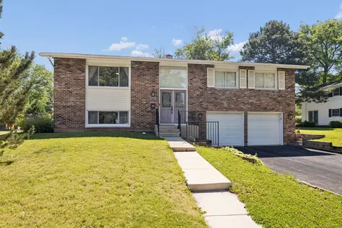 7025 Roberts Dr, Woodridge, IL 60517