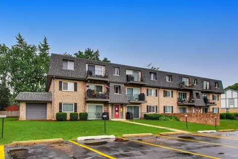 900 S Plum Grove Rd #216, Palatine, IL 60067