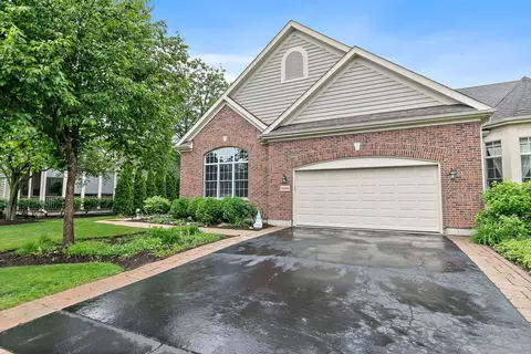 3950 Coyote Lakes Cir, Lake In The Hills, IL 60156