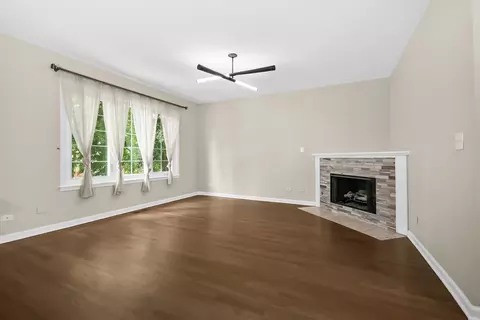 Living - 1815 Crain St, Evanston, IL 60202 photo 2 of 4