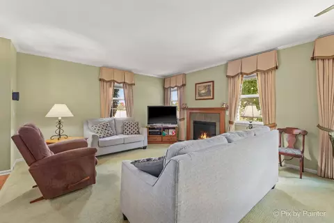 Living - 1028 Draper Rd, Mchenry, IL 60050 photo 2 of 2