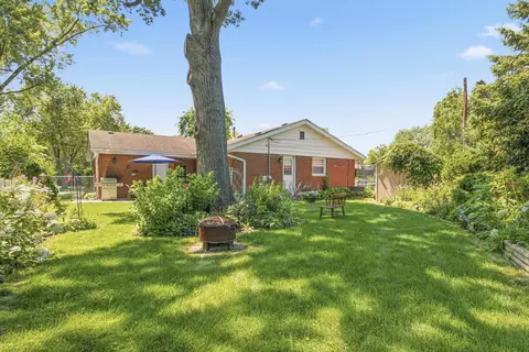 Exterior - 1193 Algonquin Dr, Elgin, IL 60120 photo 3 of 3