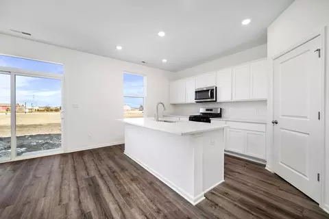 Kitchen - 6722 Applegate Dr, Plainfield, IL 60586 photo 6 of 8
