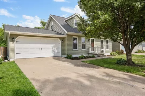 6405 N Hazelwood Ave, Davenport, IA 52806