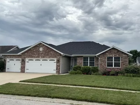 318 Piazza Ln, Chatham, IL 62629