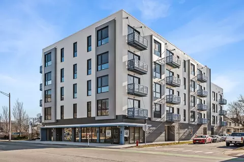839 Madison St #302, Oak Park, IL 60302