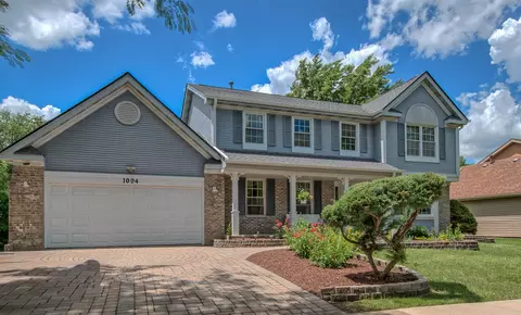 1094 Oak Wood Dr, Carol Stream, IL 60188