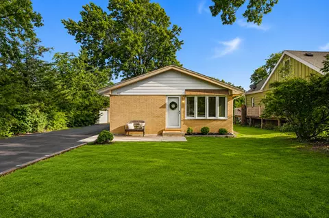 849 E Red Oak St, Addison, IL 60101