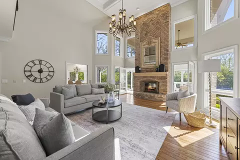 Living - 1 S370 Winfield Rd, Wheaton, IL 60189 photo 2 of 5