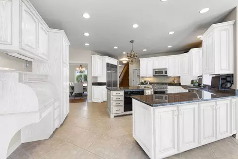 Kitchen - 1 S370 Winfield Rd, Wheaton, IL 60189 photo 2 of 5