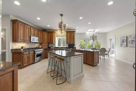 Kitchen - 1 S370 Winfield Rd, Wheaton, IL 60189 photo 3 of 5