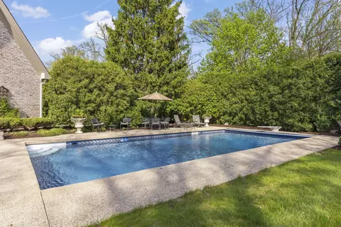 Exterior - 1 S370 Winfield Rd, Wheaton, IL 60189 photo 14 of 20