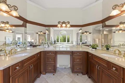 Bath - 1 S370 Winfield Rd, Wheaton, IL 60189 photo 3 of 9