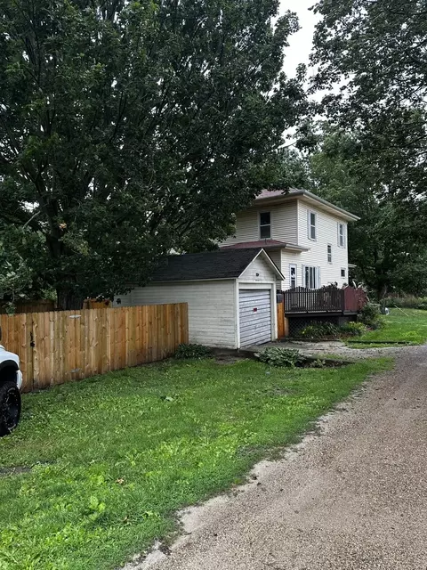 Exterior - 407 N Genesee St, Morrison, IL 61270 photo 6 of 7