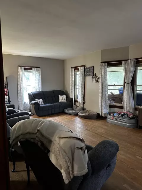 Living - 407 N Genesee St, Morrison, IL 61270 photo 2 of 2